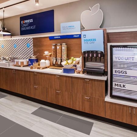Holiday Inn Express & Suites - Toronto Airport South By Ihg المظهر الخارجي الصورة