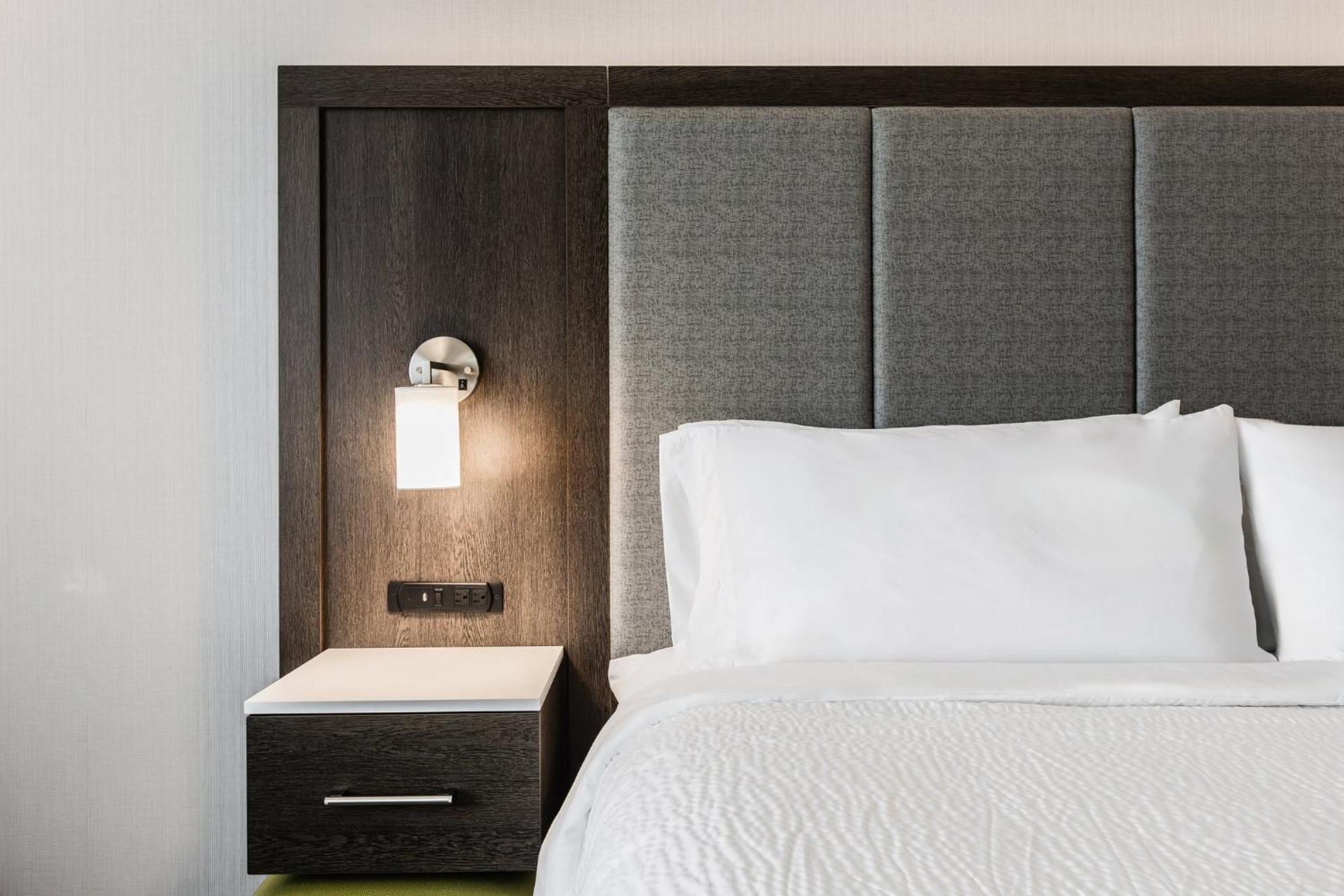 Holiday Inn Express & Suites - Toronto Airport South By Ihg المظهر الخارجي الصورة