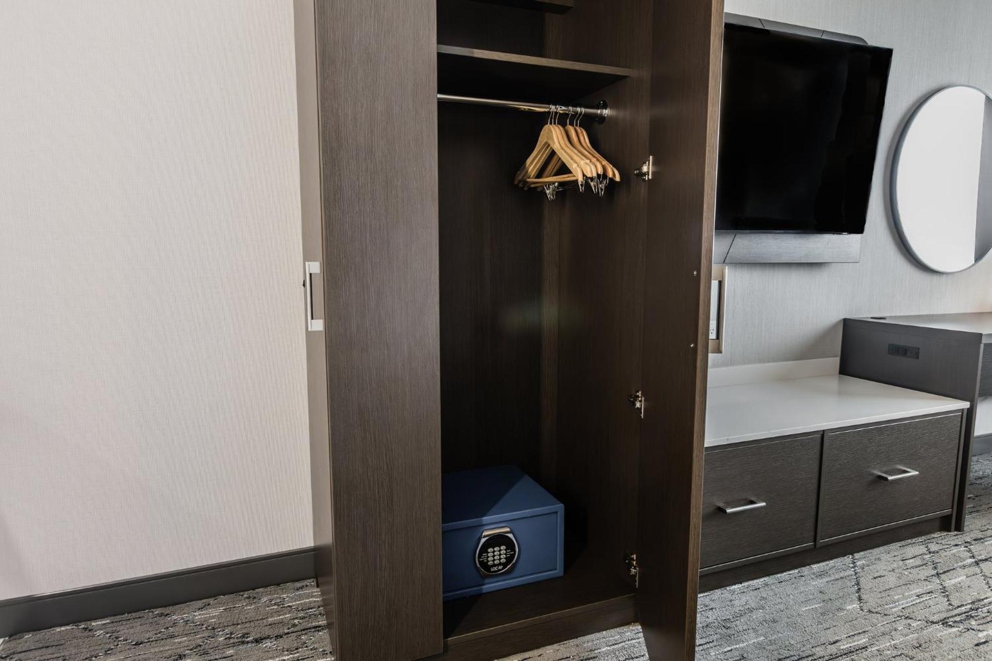 Holiday Inn Express & Suites - Toronto Airport South By Ihg المظهر الخارجي الصورة